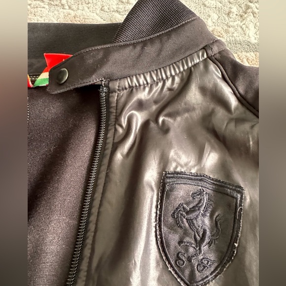 Puma and Ferrari softshell Jacket - Picture 3 of 7